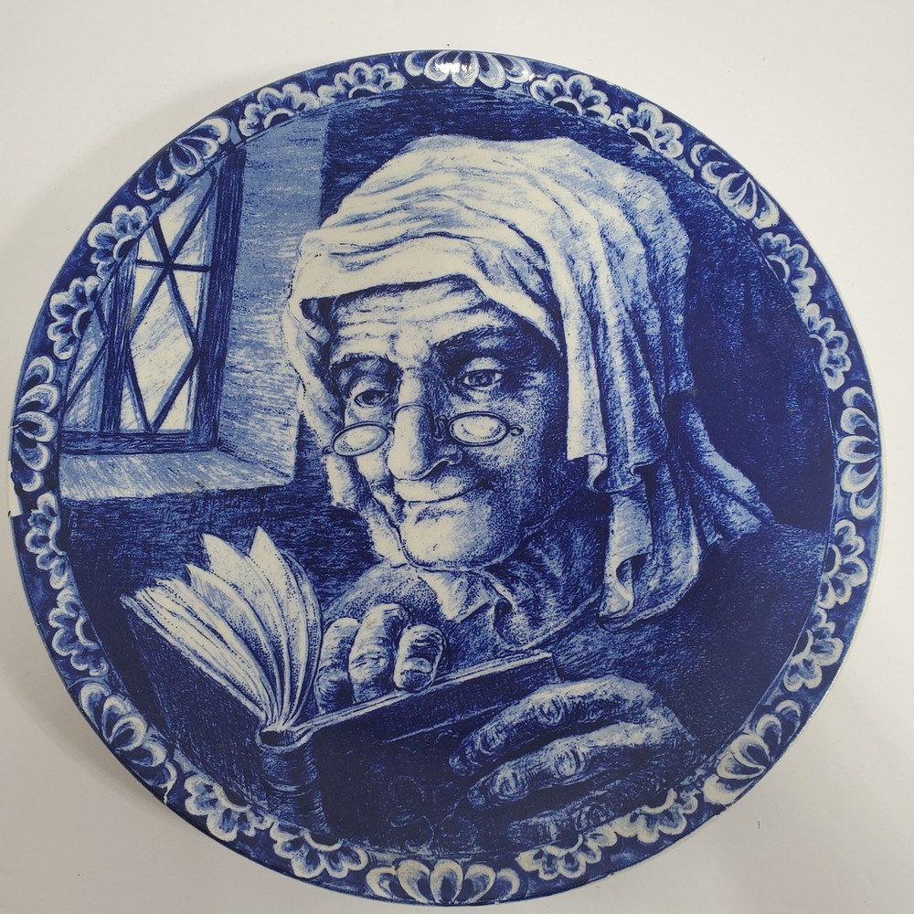 Vintage Boch Freres Elderly Woman Reading Decorative Wall Plate Delfts Blue 10"‎